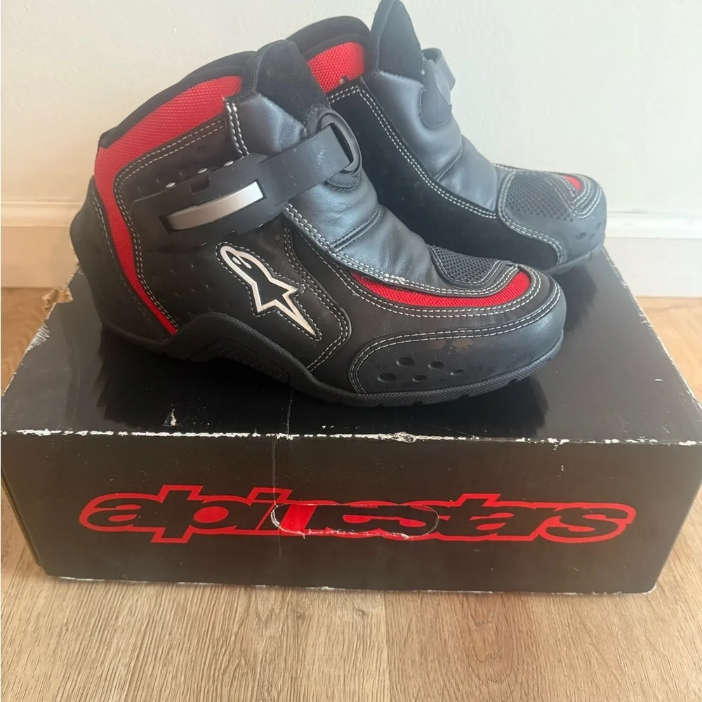Alpinestars Women’s Black and Red Boots - Picture 1 of 3